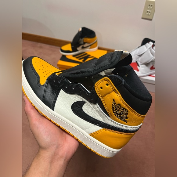 JORDAN AND YEEZY - Picture 4 of 4